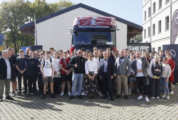 Meeting with high school students as part of the project “Actros Team – ruszamy w Polskę”