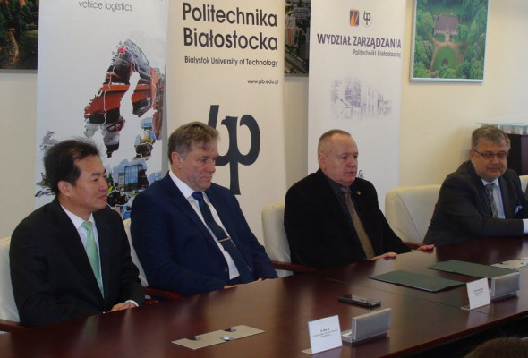 Umowa o współpracy Politechniki Białostockiej i firmy Adampol S.A.