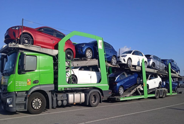 Loading of Opel in Livorno