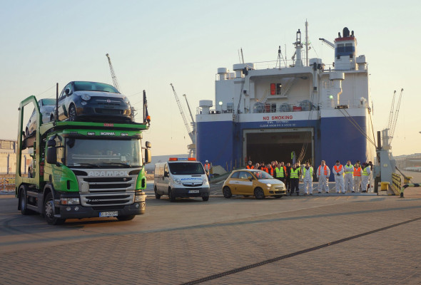 Effective loading of 850 Fiat 850 x Fiat by Adampol S.A. at the port of Gdańsk